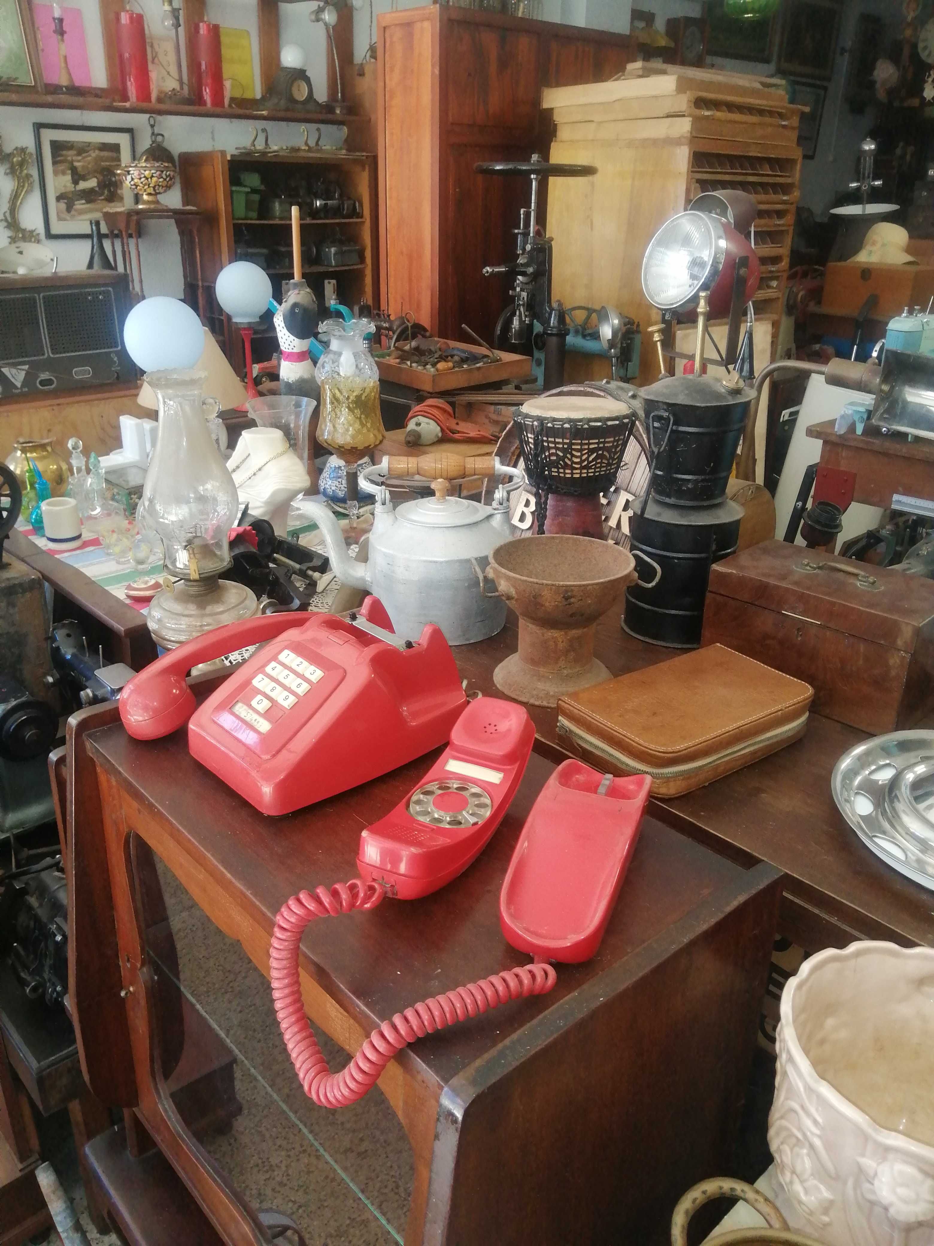Telefones vermelhos vintage