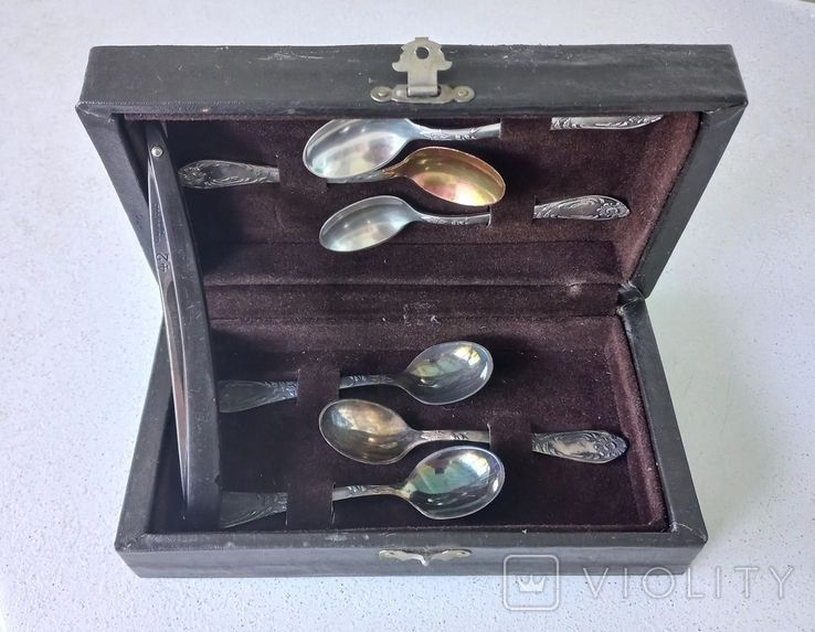 Набор кофейных ложек в коробке

Лодки сделаны из ме