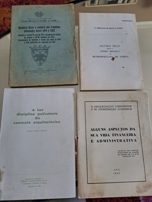 Diversos livros e brochuras