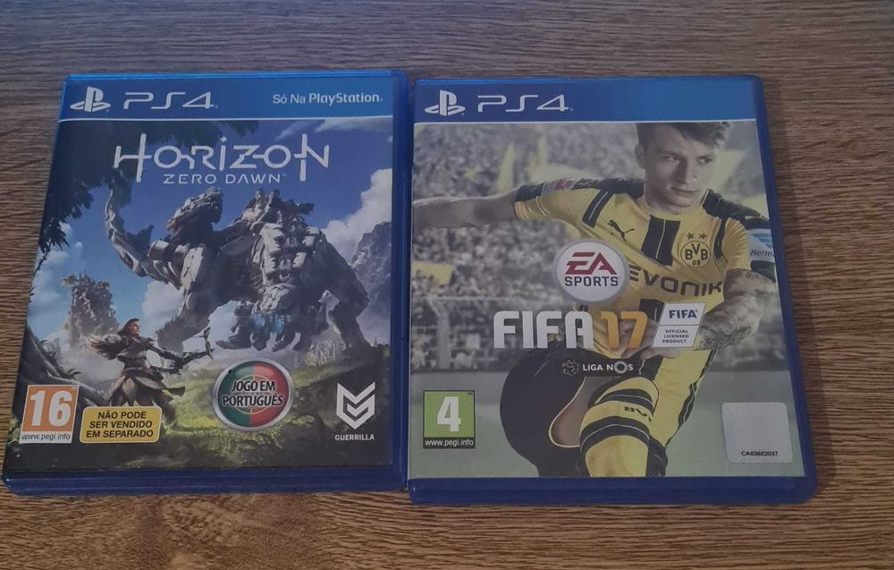 Consola PlayStation 4 1TB c/comando e jogos usada