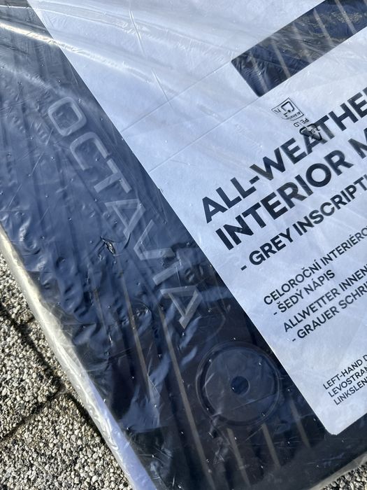 Komlet nowych oryginalnych dywanikow skoda octavia IV