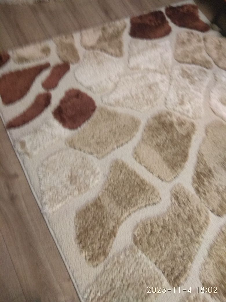 Продам килим 150х230 см, дуже привабливий, цікавий,новий