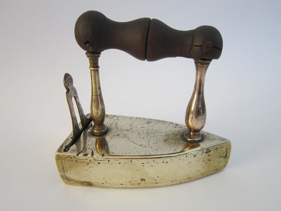 zabytkowe żelazko z 1831