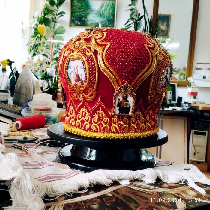 Головной убор для священника. Митра