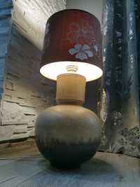Lampa stołowa kamienna z abażurem