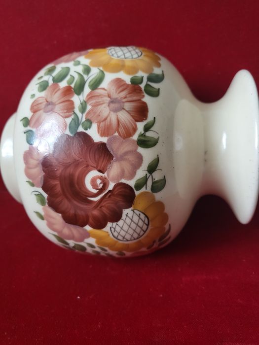 Piekny  wazon z podpisem  ceramika - fajans .- zdobiony recz.lata 60 t