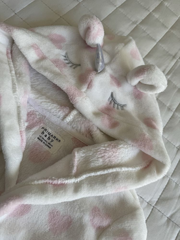 Szlafroczek jednorożec serduszka 86 cm Primark