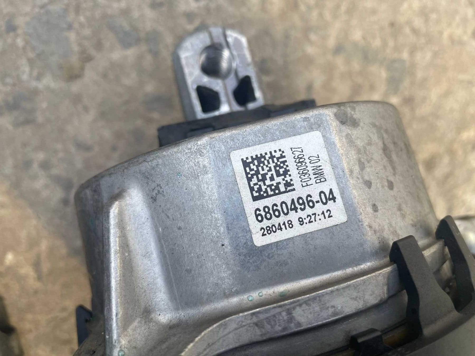 Кронштейн подушка двигуна BMW X3 G01 2.0T AWD 22116860496  22116860495