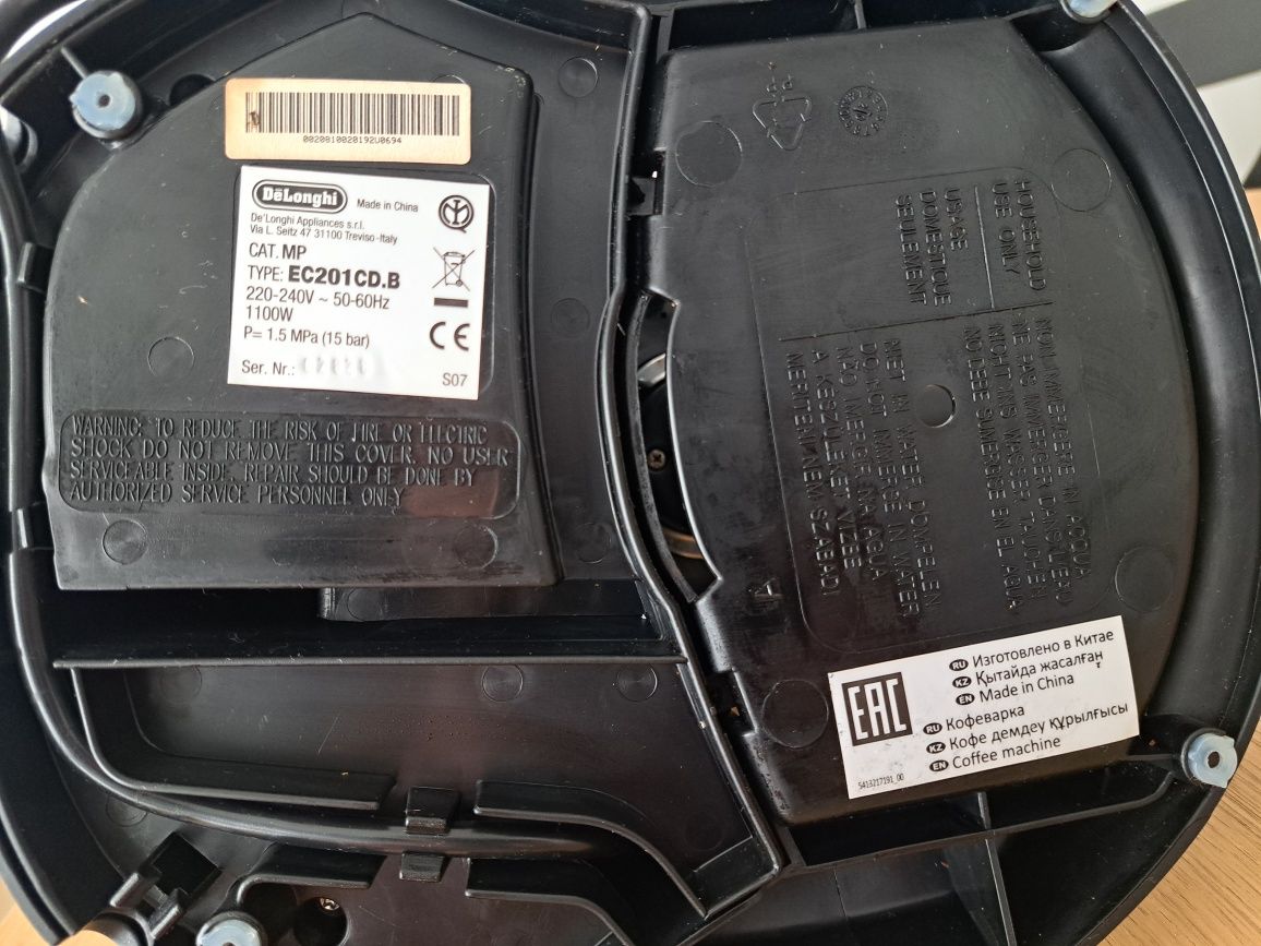 Express kolbowy DeLonghi EC201CD.B
