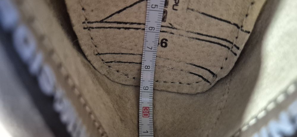 Мокасини нові з натуральної замші розмір 29см.