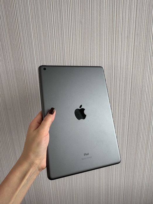 Apple iPad 8th Gen (2020) — 128GB Wi-Fi