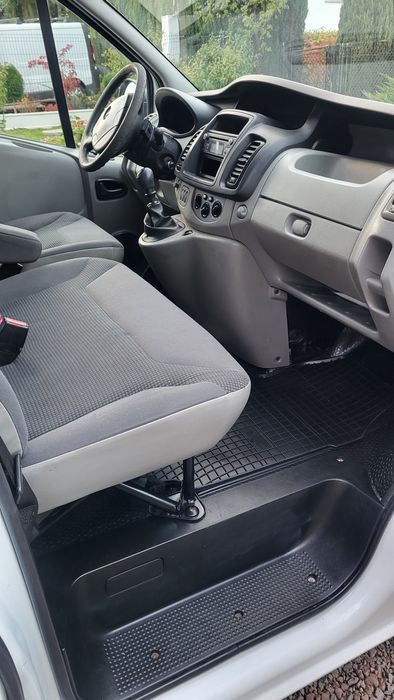 Opel Vivaro 2012 r 6 osobowy oryginalna holenderka 115 long