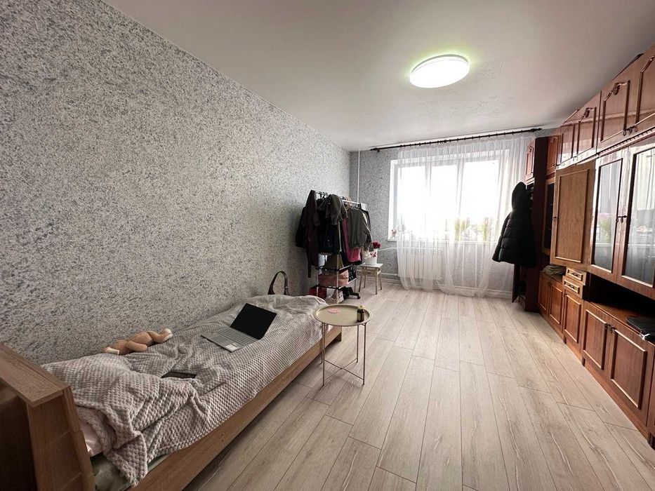 Продаж трикімнатної квартири в Києві, з ремонтом та меблями