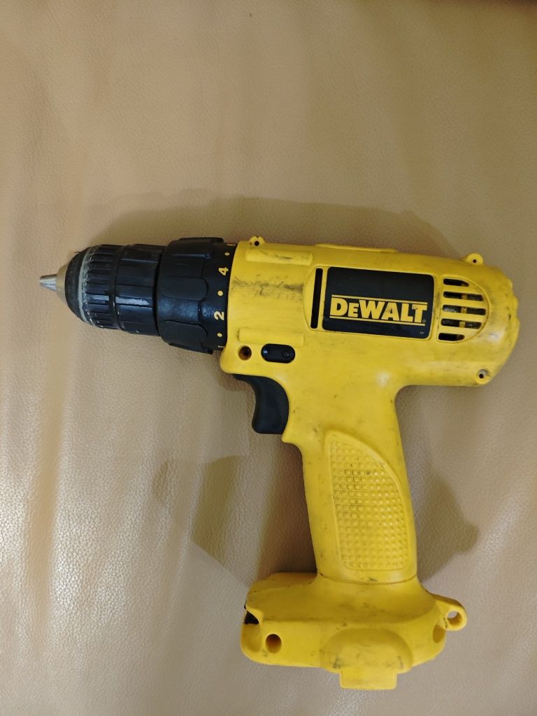 Шуруповерт DeWalt