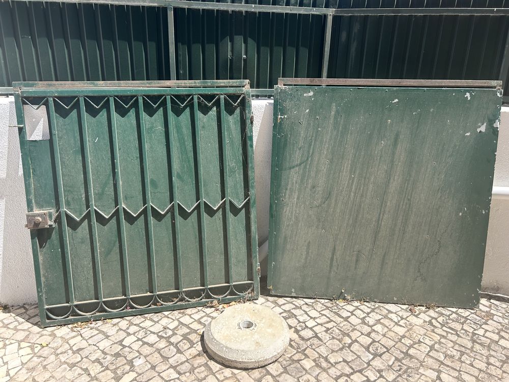 Green metal gate in good condition with lock