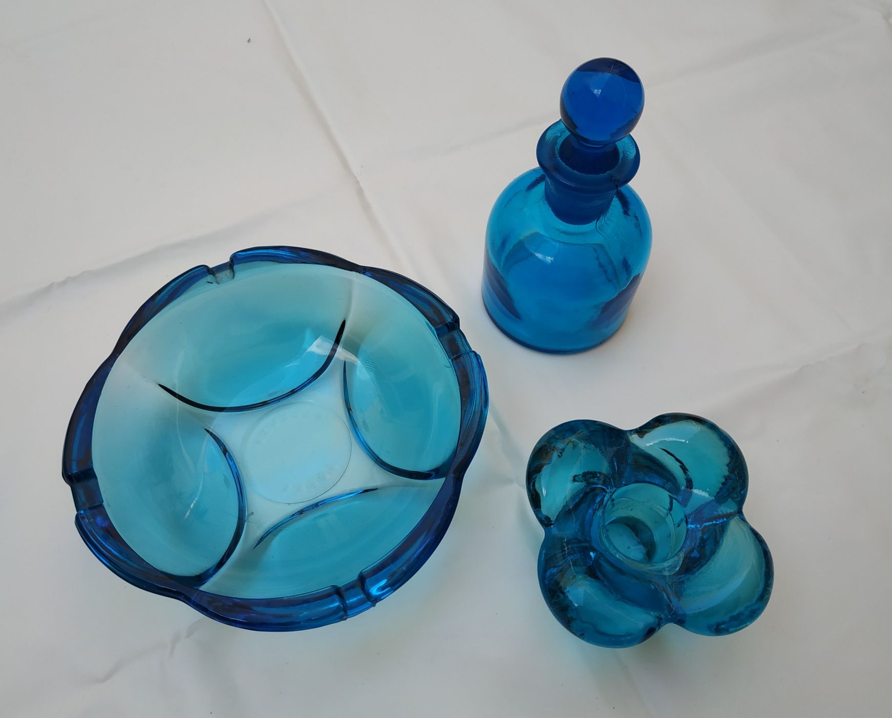 Conjunto de 3 peças em vidro azul