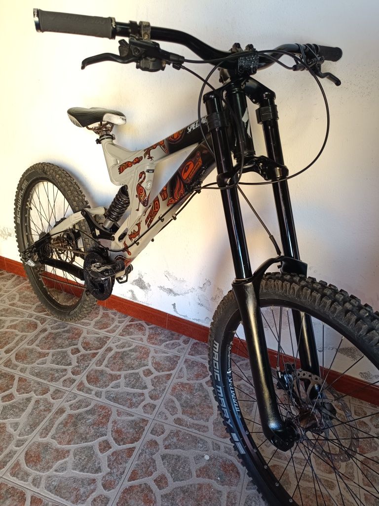 Bicicleta downhill