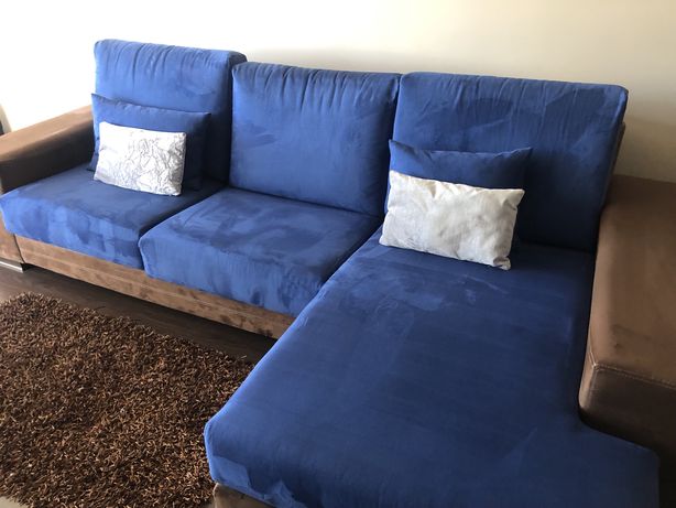 Sofa com chaise longue azul e castanho
