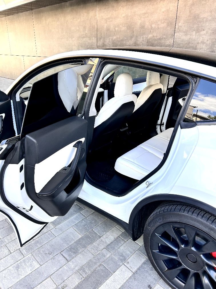 Tesla model Y 2022 рік long Range 82kw Dual  Motor