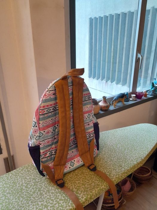 Vendo Mochila de Senhora muito bonita como nova