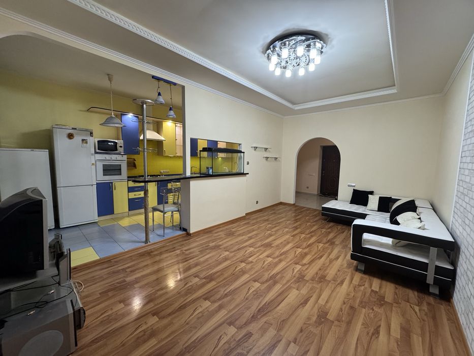 Продам сучасну квартиру Центр