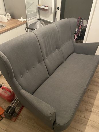 Sofa i fotele z podnóżkami