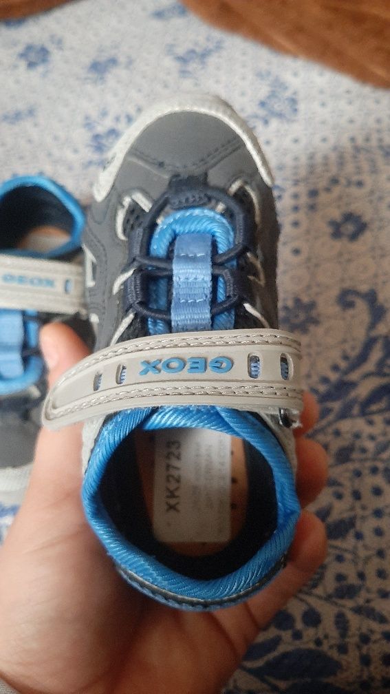 Продам кроссовки на хлопчика