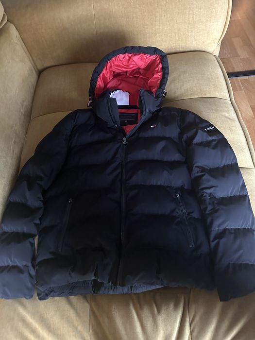 Продам чоловічу зимову куртку Tommy