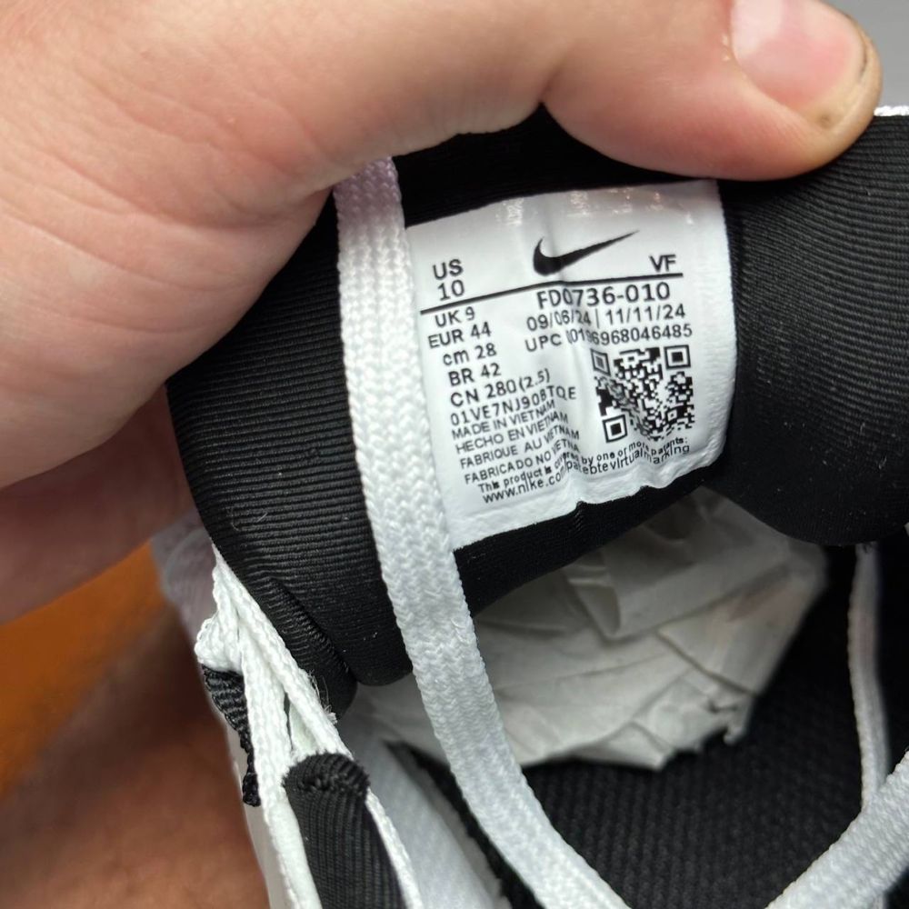 Чоловічі кросівки nike v2k run