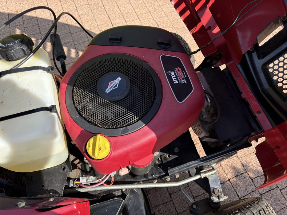 Traktorek z koszem MTD silnik B&S 13 hp.