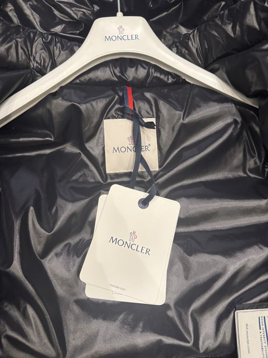 Moncler пуховик новый