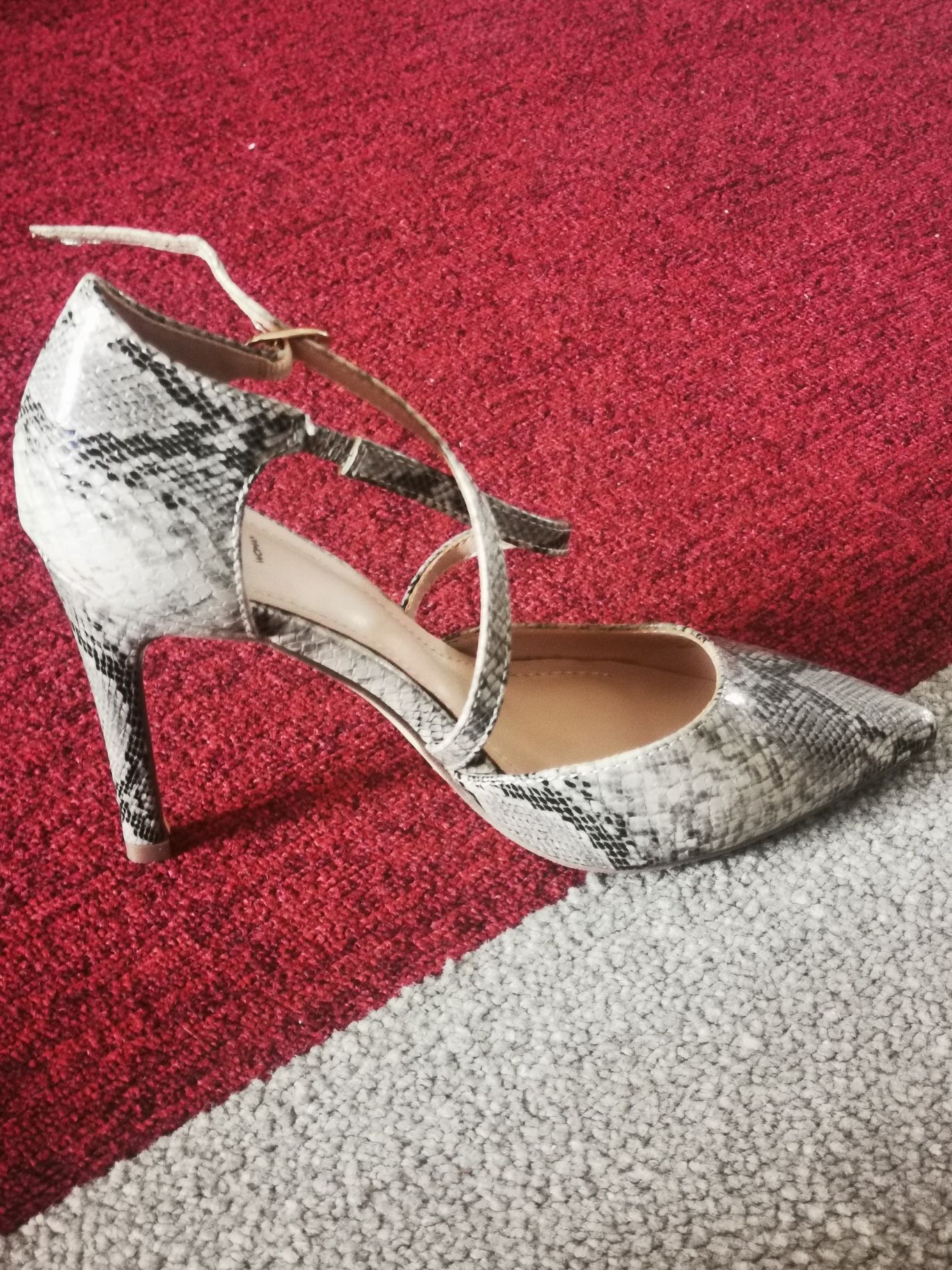 Stilettos Shoes padrão cobra n. 37 Seaside