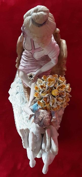 Estatueta grande em porcelana italiana