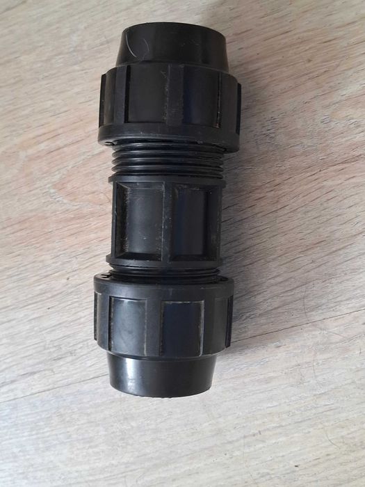 Złączka skręcana prosta równoprzelotowa Ø32mm do rur PE wodnych