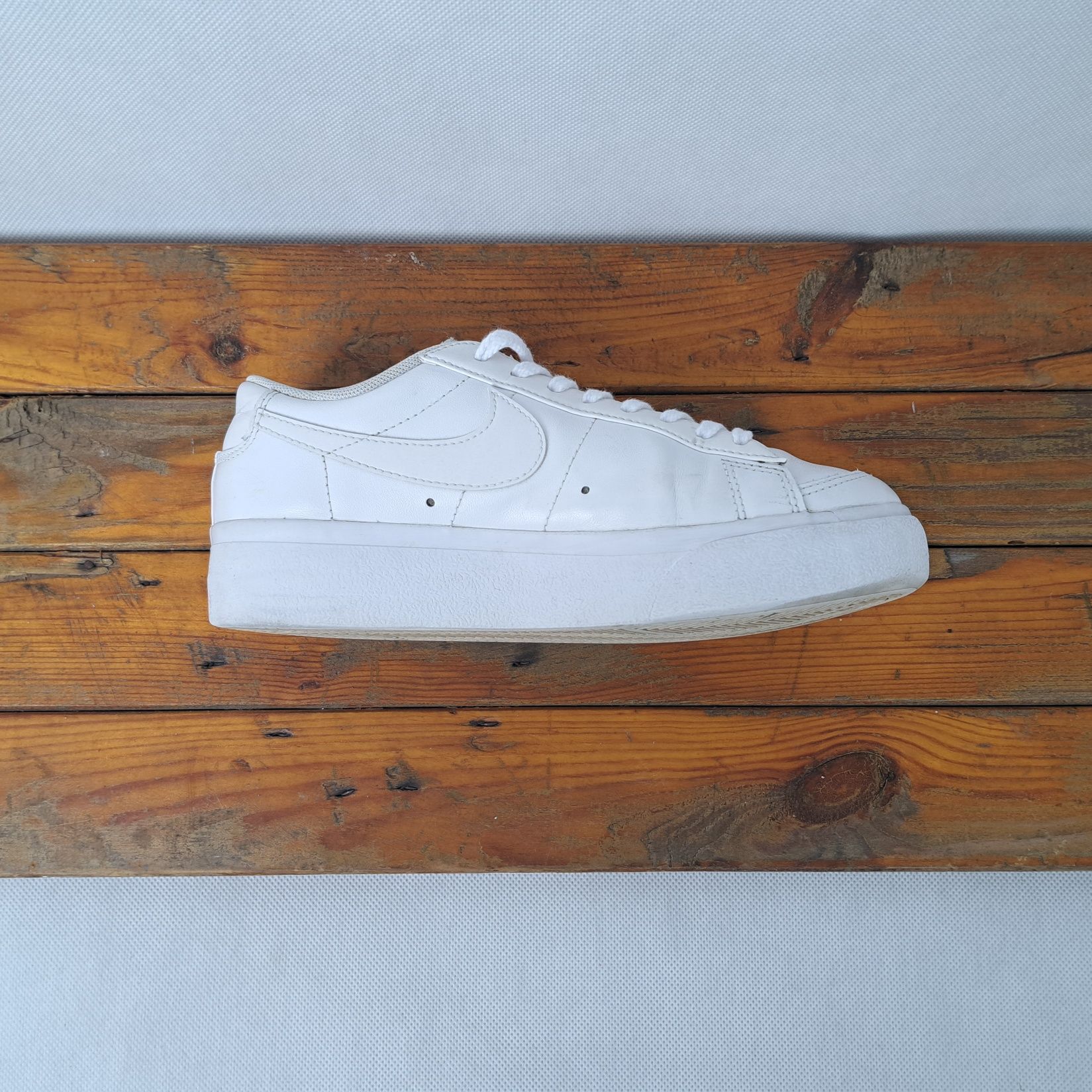 Białe Nike Blazer Low Platform rozmiar  37,5 Buty Dams