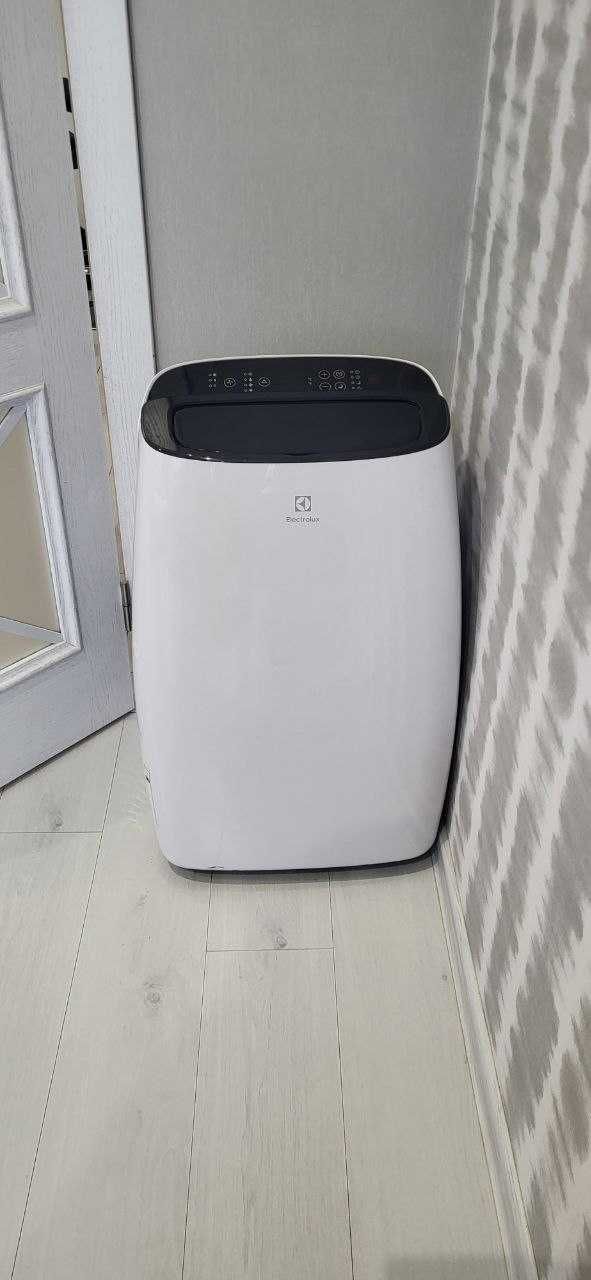 Кондиціонер мобільний Electrolux EACM-10 HR/N3