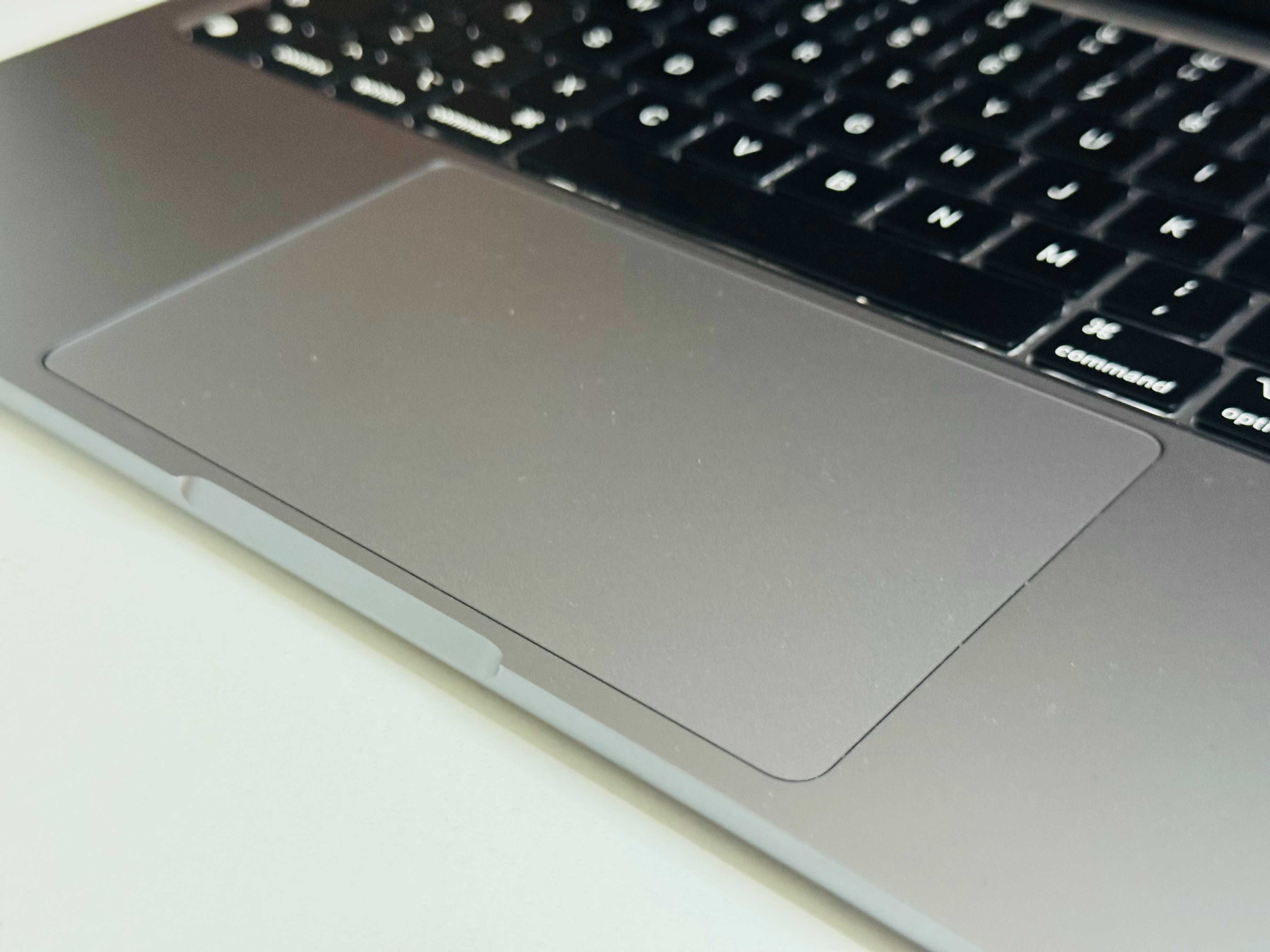 MacBook Air 13 2022 M1 100% Kondycji 8GB RAM 256GB SSD