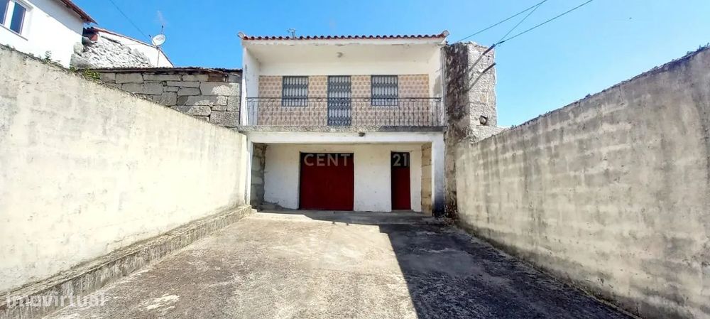 Casa T3 com Garagem e Vista Montanha em Nogueira, Boticas