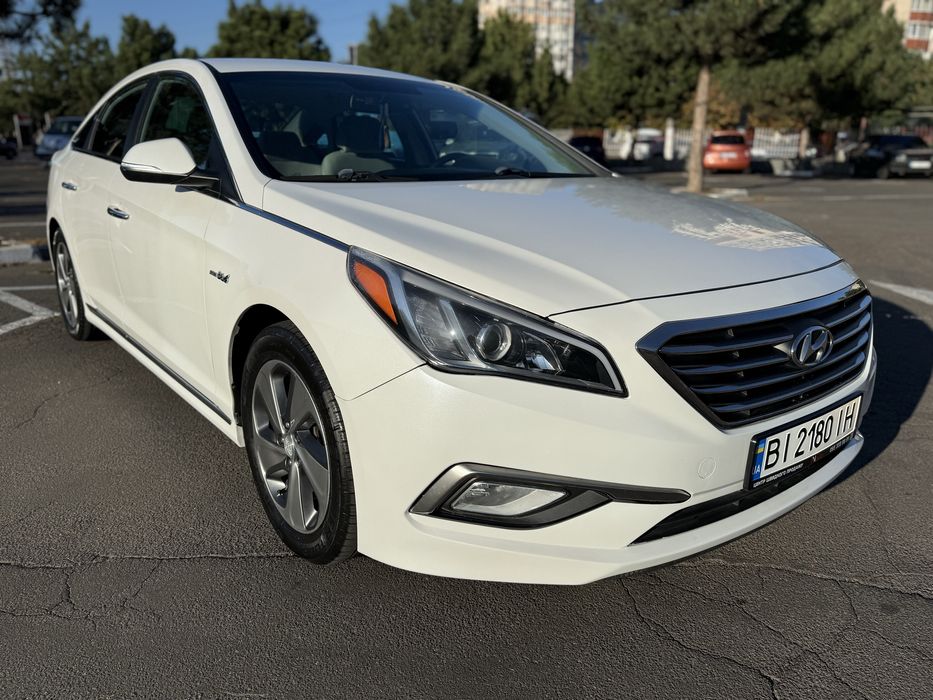 Продам Hyundai Sonata  Гибрид-Плагин 2015г