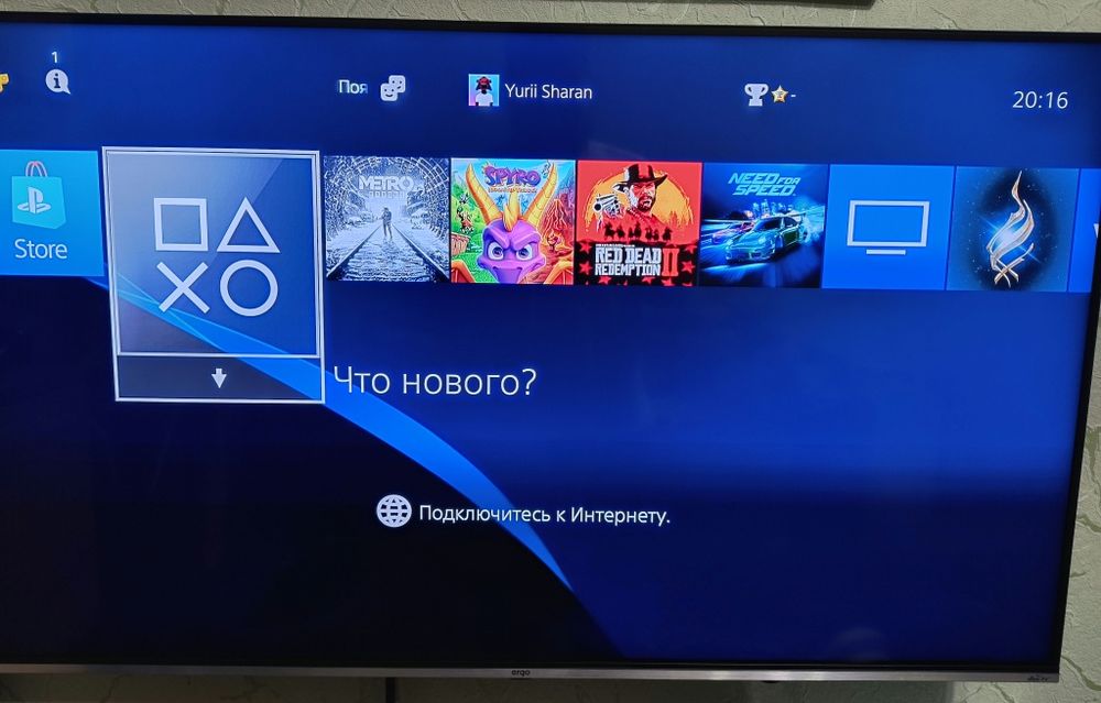 Продам PS4 c играми