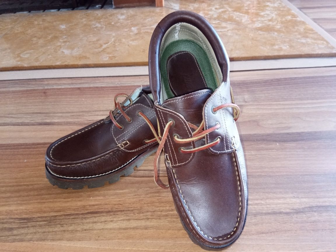 Sapatos de vela novos
