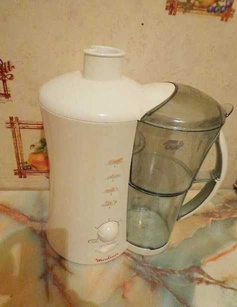 Соковыжималка универсальная Moulinex AV6.