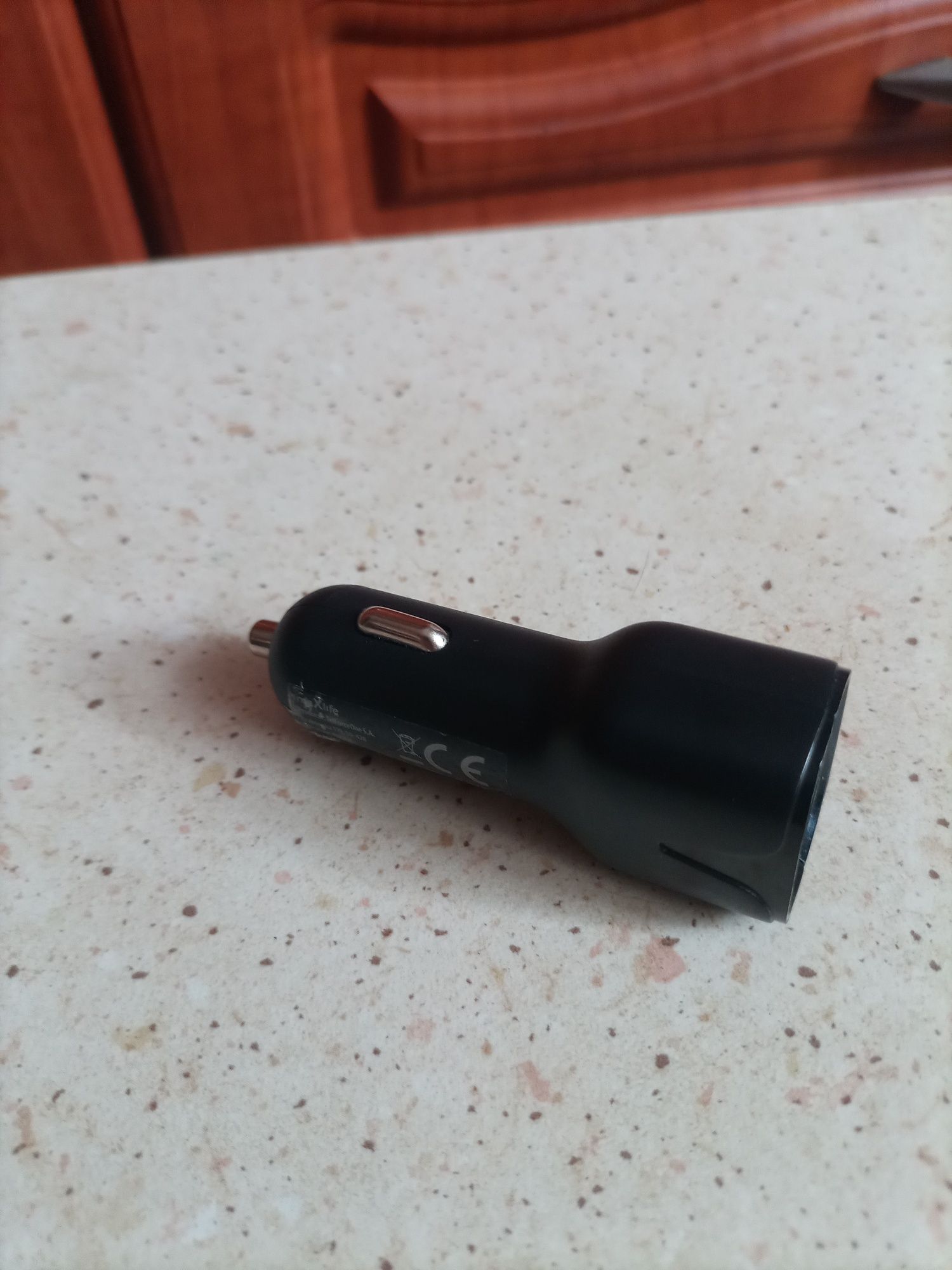 Polska ładowarka samochodowa maXlife z 2 x USB.