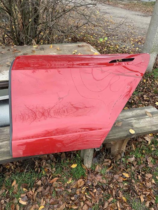 Задня ліва дверка tesla model s