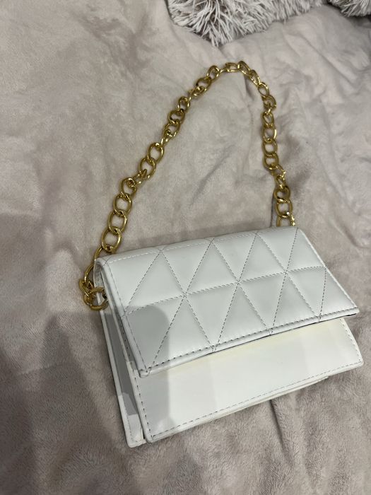 Torebka biała z łańcuszkiem