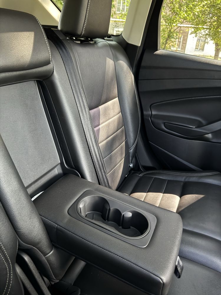 Ford Escape 2.0 EcoBoost SEL • Повний привід • Панорама • Шкіра • Syng