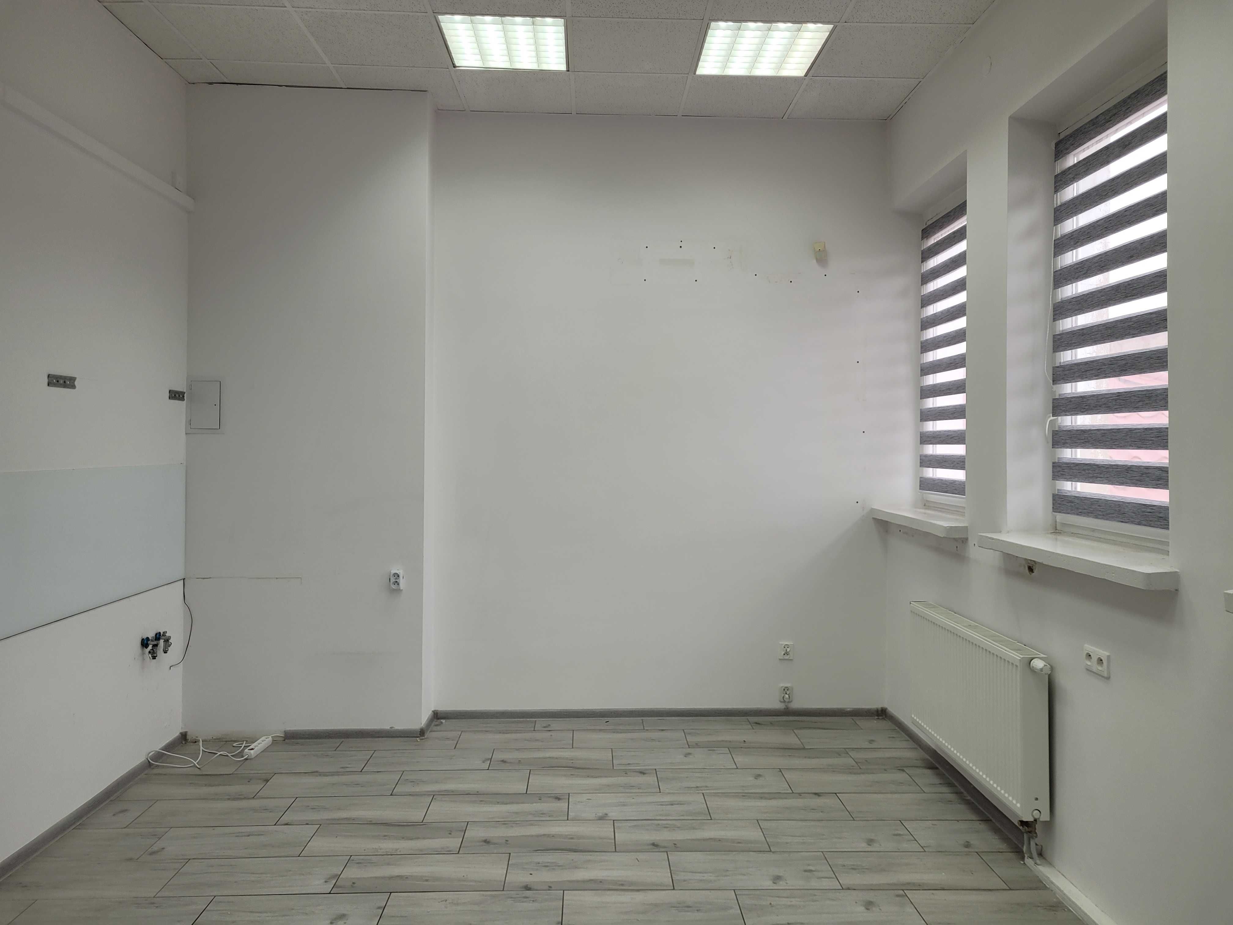 Lokal na biuro 23 m² do wynajęcia, centrum Ostrowca Świętokrzyskiego