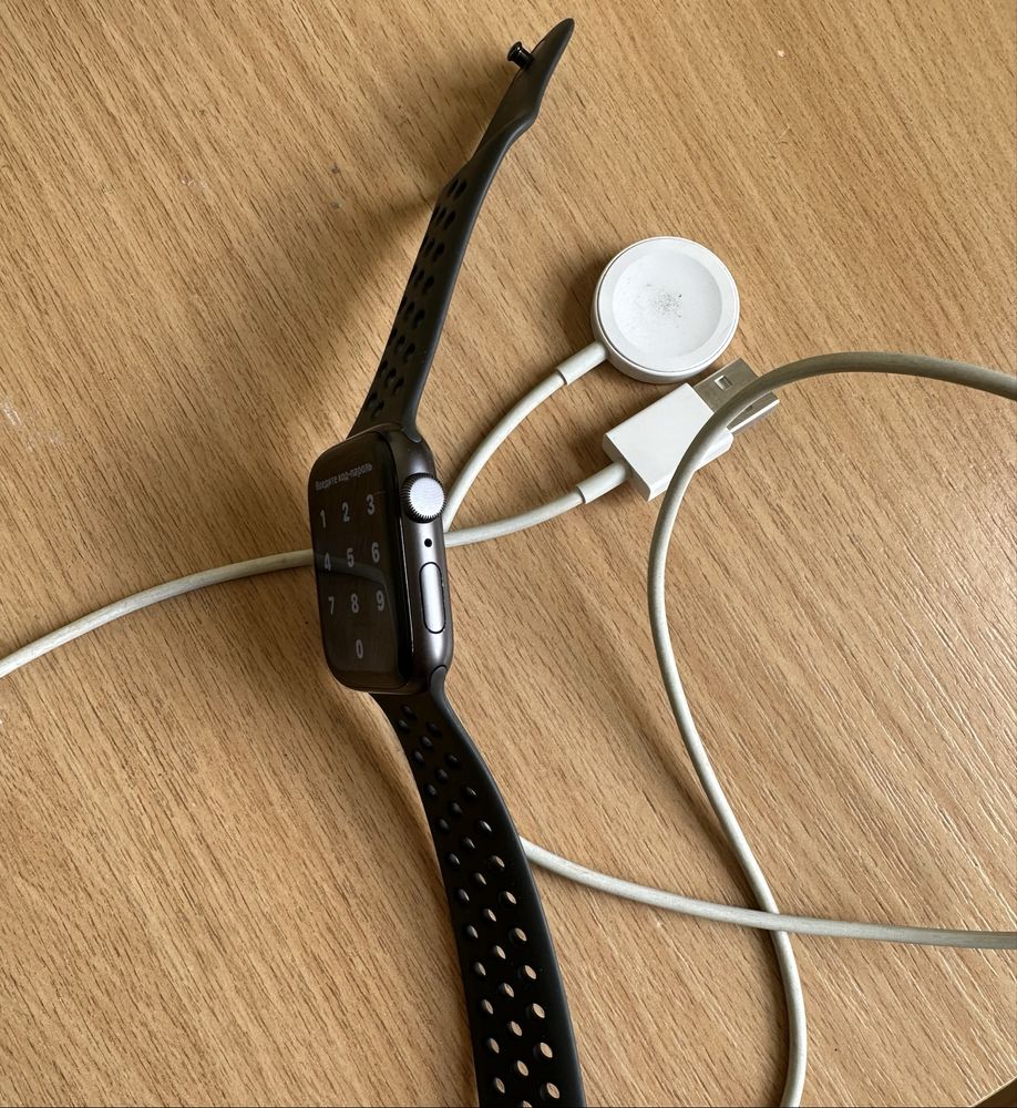 Apple Watch SE 44mm + ремішок + шнур для зарядки