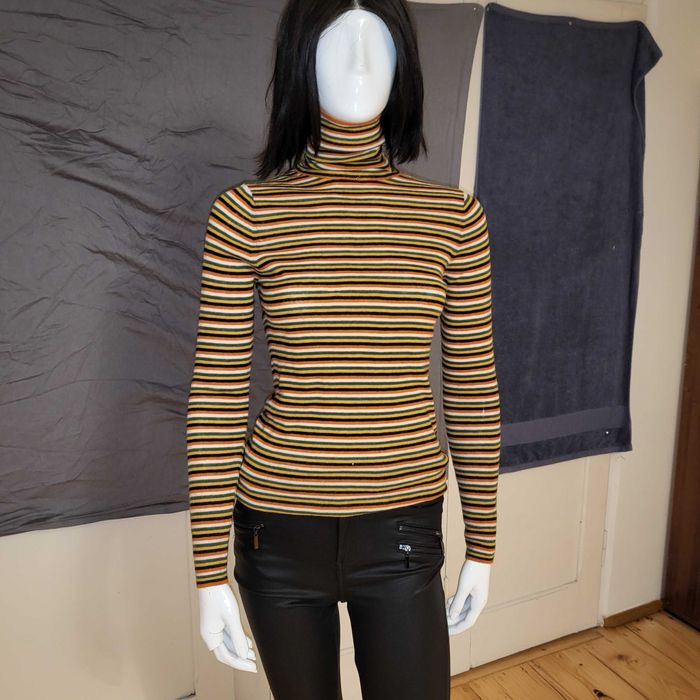 Oryginalny wełniany golfik Marc Cain, rozmiar europejski to 36/38