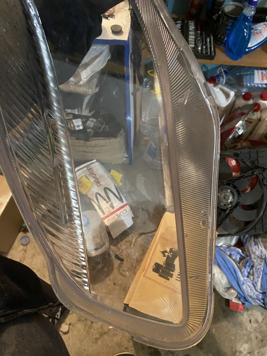 Скло на фари фабія 2